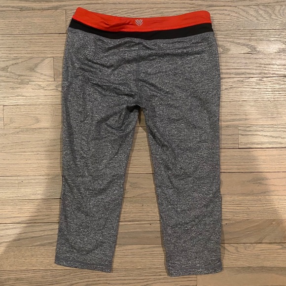 Forever 21 Capri Legging - Picture 2 of 3